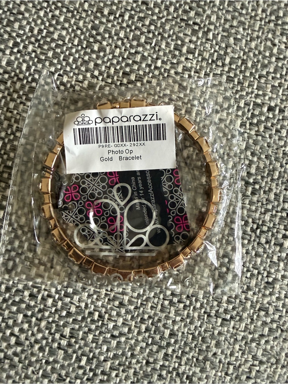 NWT Paparazzi Gold Photo Op Bracelet - Gold Stretch Bangle